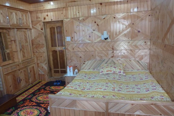 Room 9 of 36