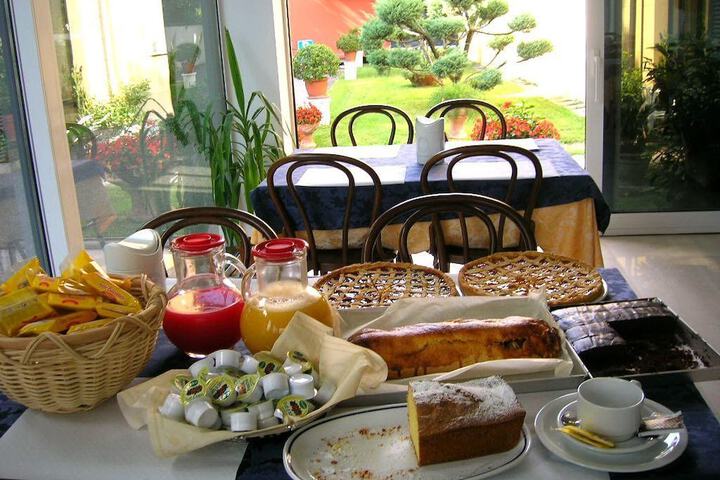 Breakfast/Coffee Service 28 of 58