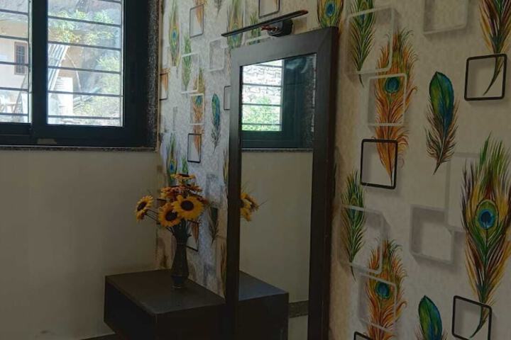 Room 6 of 28