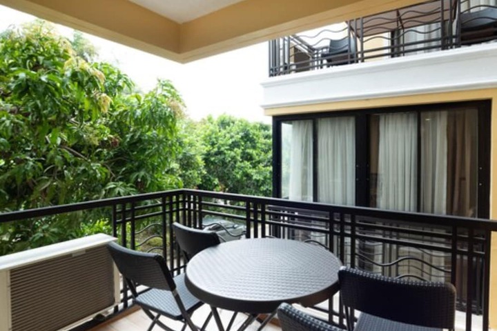 Hotel Exterior 82 of 84