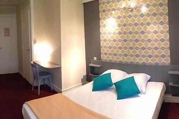 Room 9 of 15