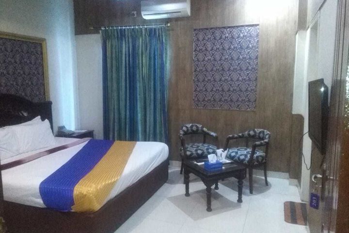 Room 7 of 9
