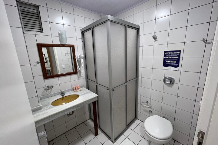 Room 76 of 102