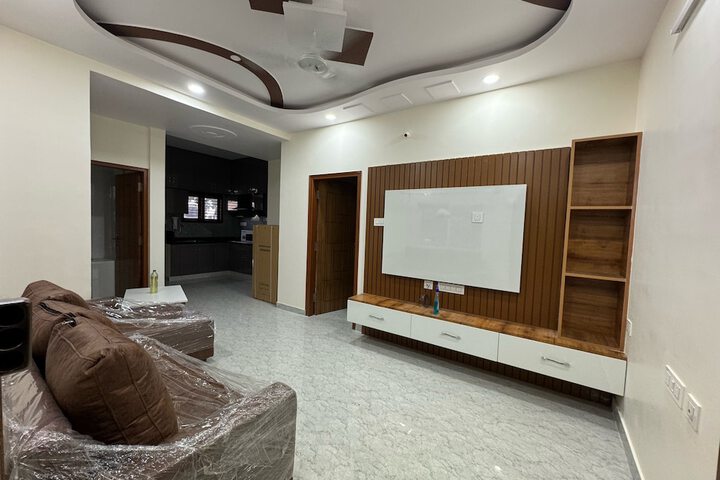 Room 2 of 10