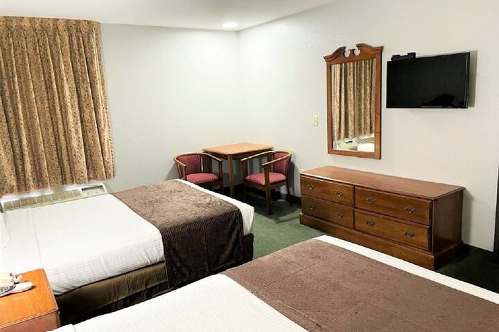 2 Queen Beds (8 of 9)