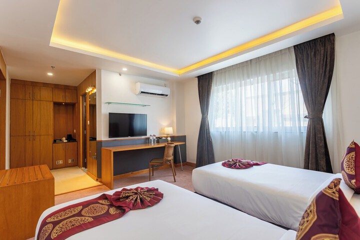 Room 12 of 126