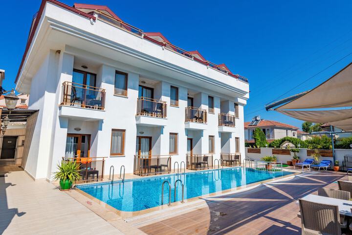 Hotel Pool