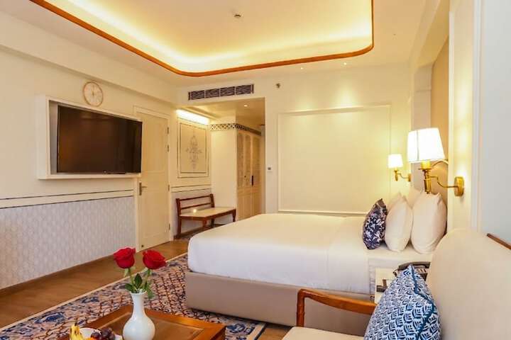Room 53 of 170