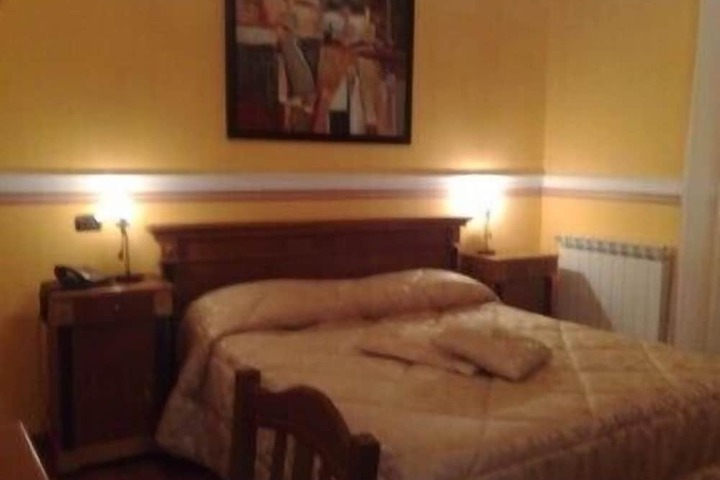Room 8 of 43
