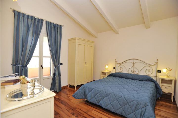 Room 3 of 95
