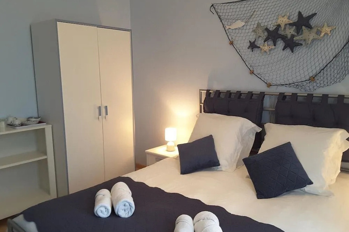 Room 5 of 24