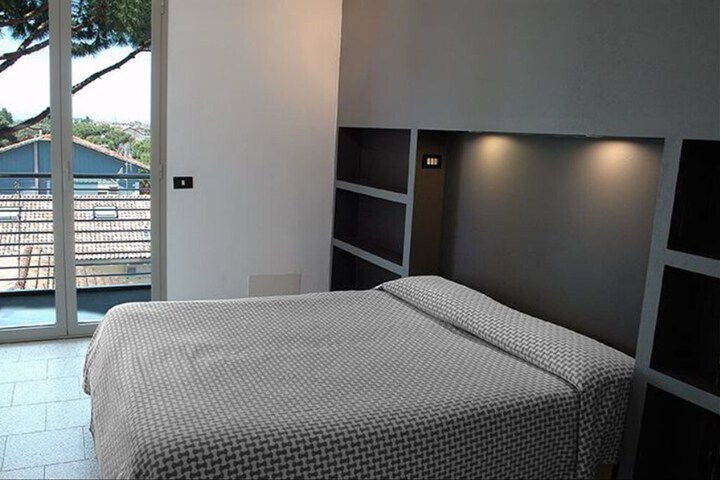 Room 9 of 61
