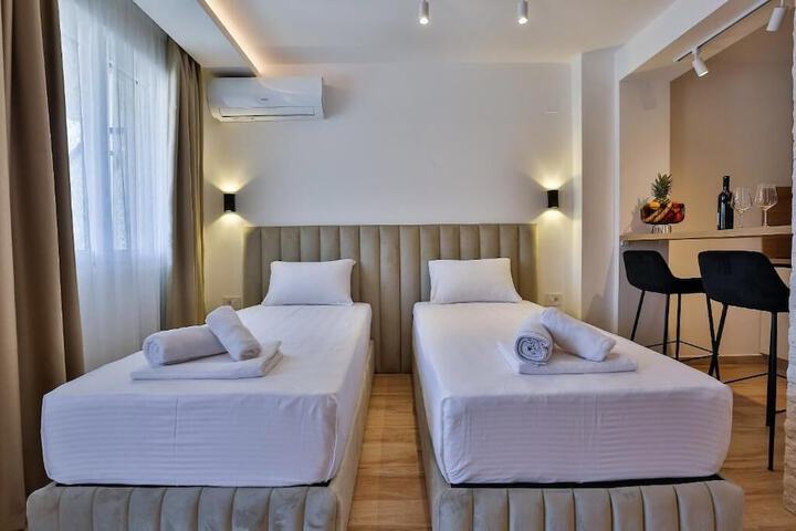 Room 4 of 52