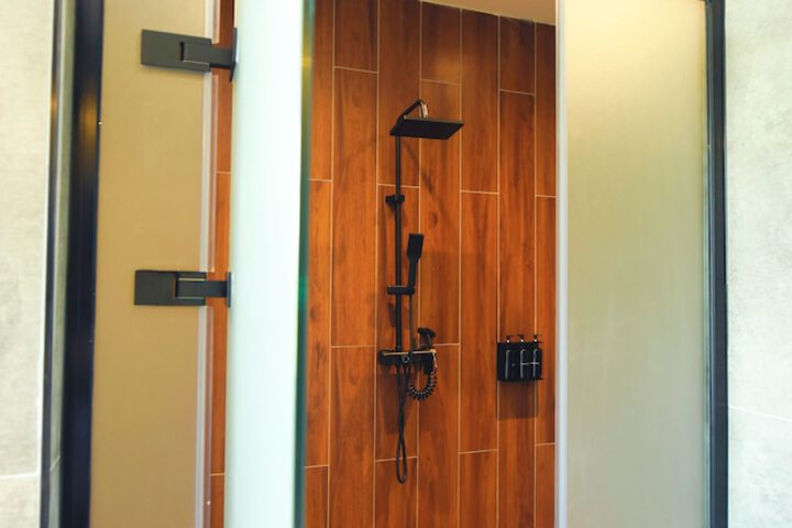 Room 33 of 49