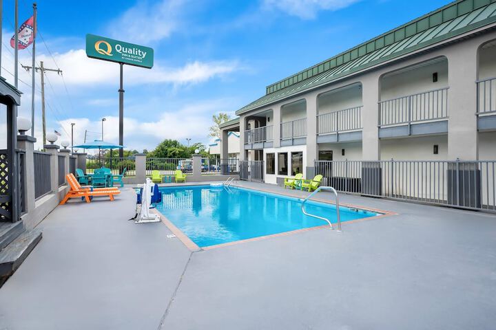 Swimming pool at Quality Inn & Suites Monticello