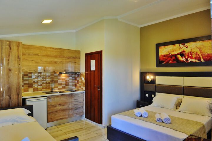 Room 4 of 63