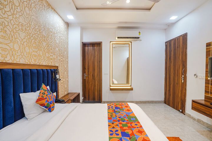Room 17 of 24