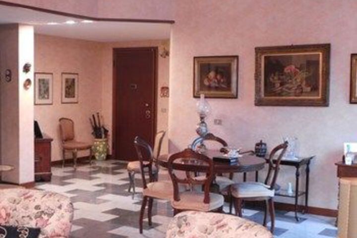 Room 9 of 15
