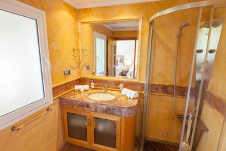 Room 5 of 28