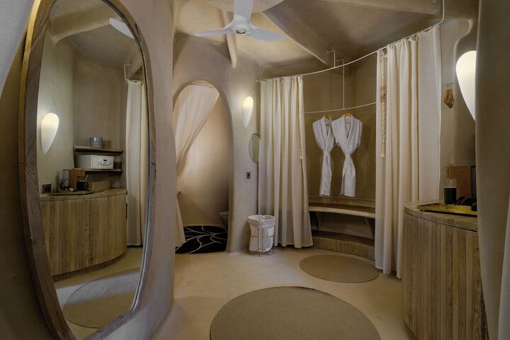 Room 4 of 38