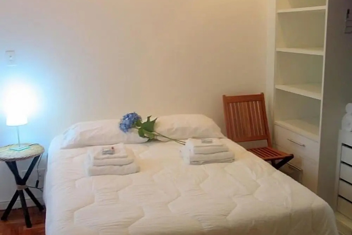 Room 3 of 8