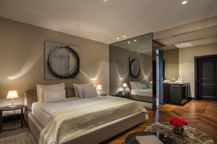 Room 10 of 72