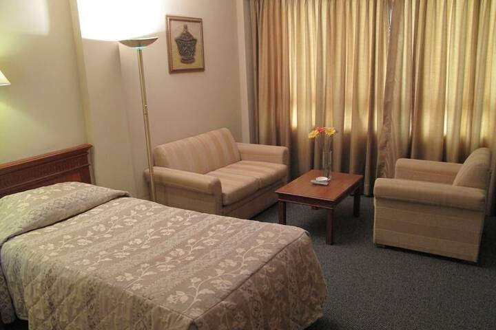 Room 6 of 18