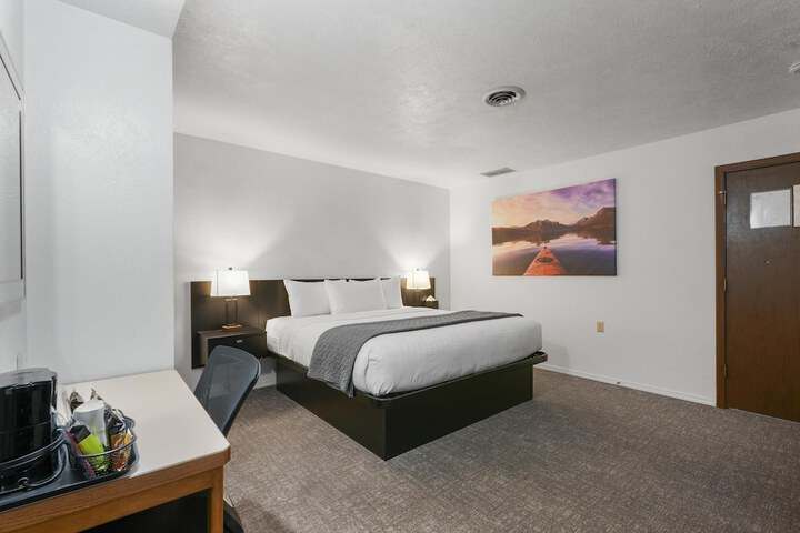Room 81 of 141