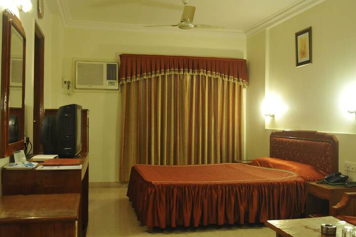 Room 6 of 21