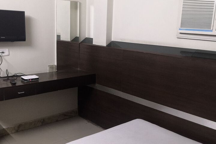 Room 12 of 17