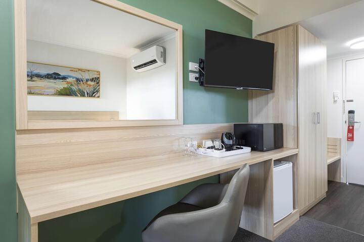 Room 3 of 40