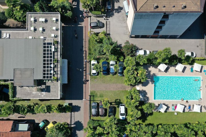 Hotel 77 of 79