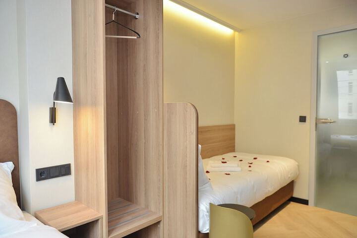 Room 12 of 52