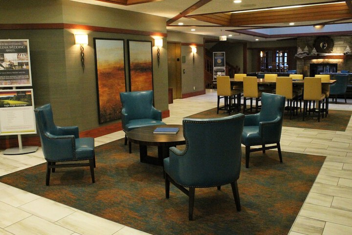 Entrance & Lobby