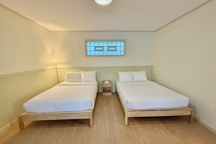 Room 8 of 18