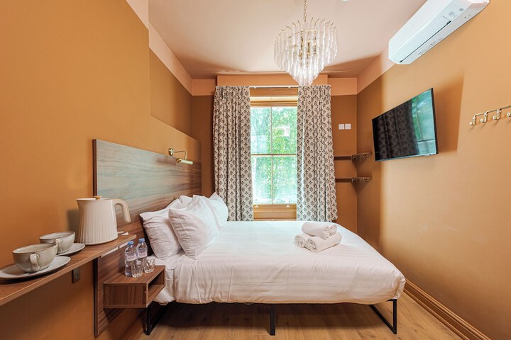 Room 13 of 43
