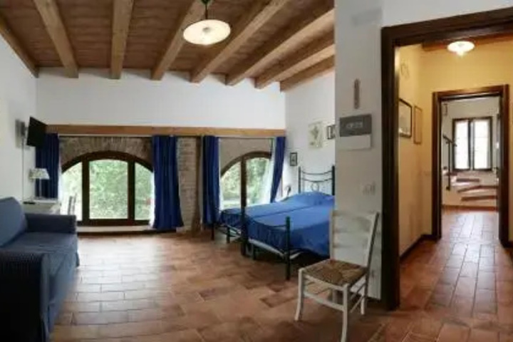Room 4 of 9