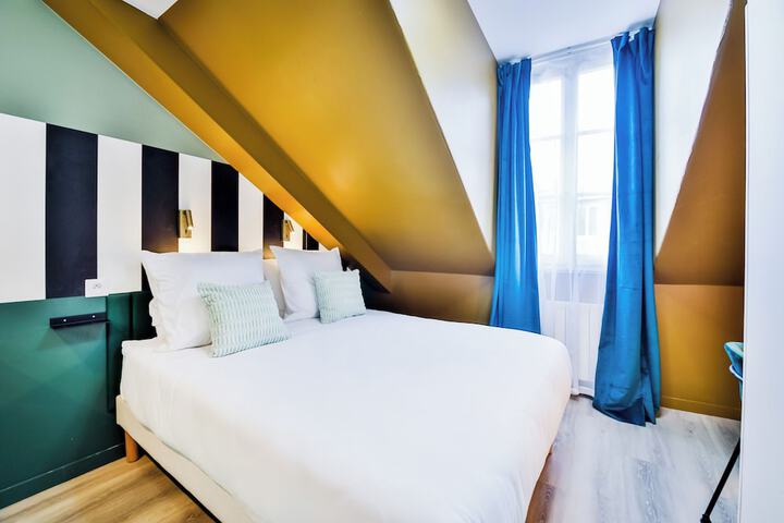 Room 46 of 270