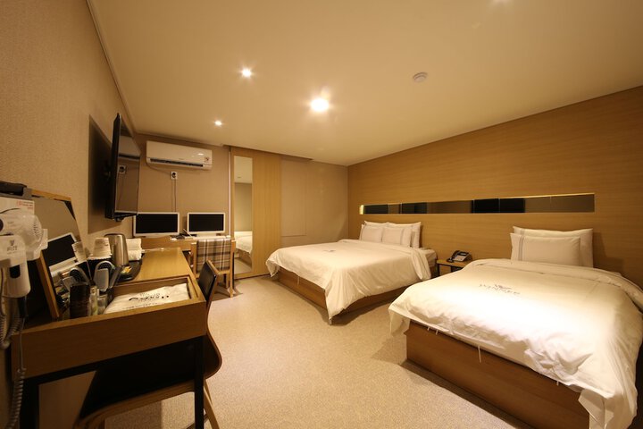 Room 14 of 29
