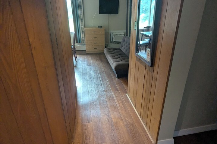 Room 13 of 32