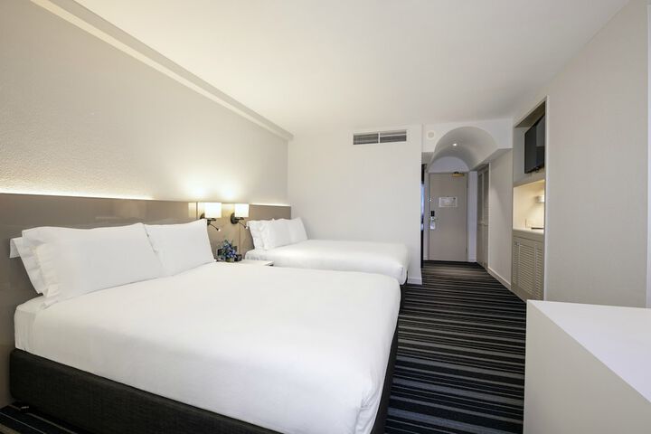 Room 4 of 66
