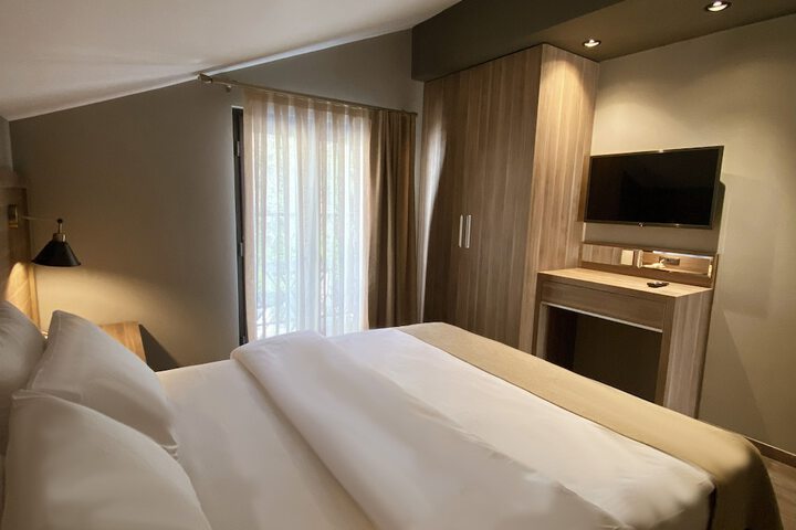 Room 10 of 74