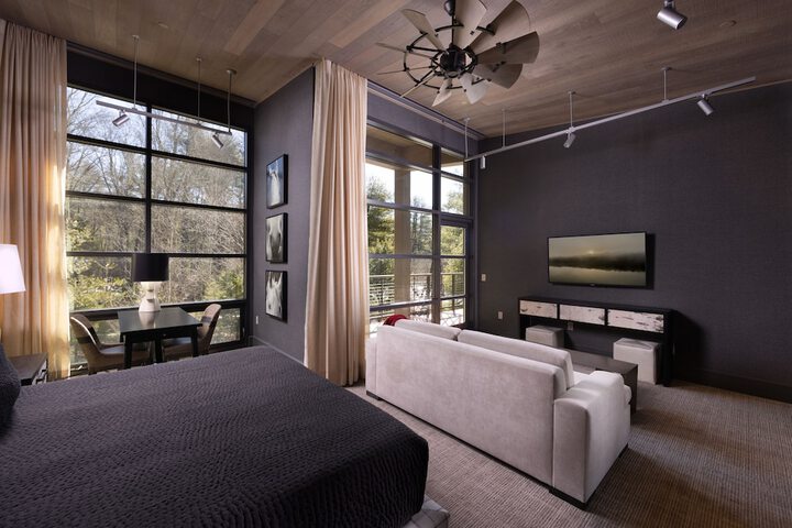 1 King Bed (8 of 8)
