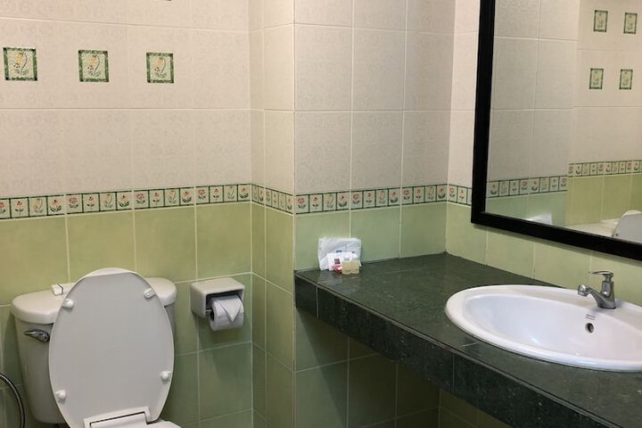 Room 32 of 58