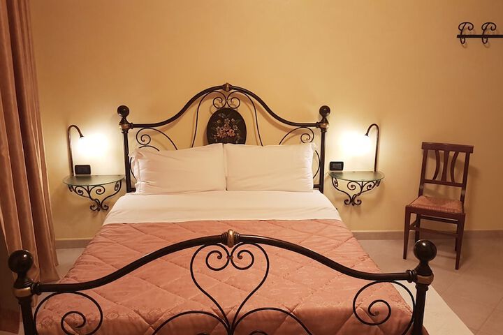 Room 6 of 44