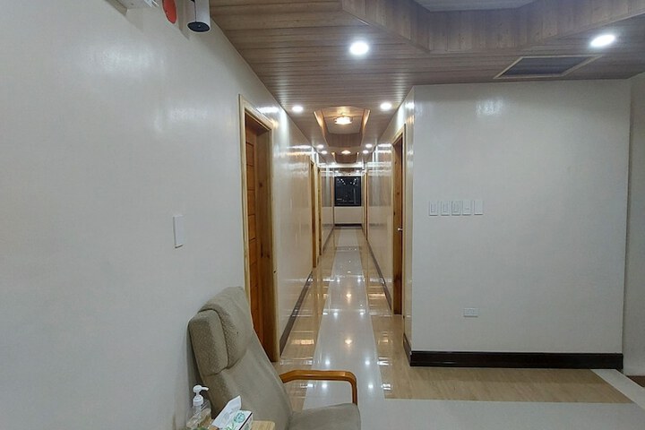 Ballroom/Hall 34 of 44