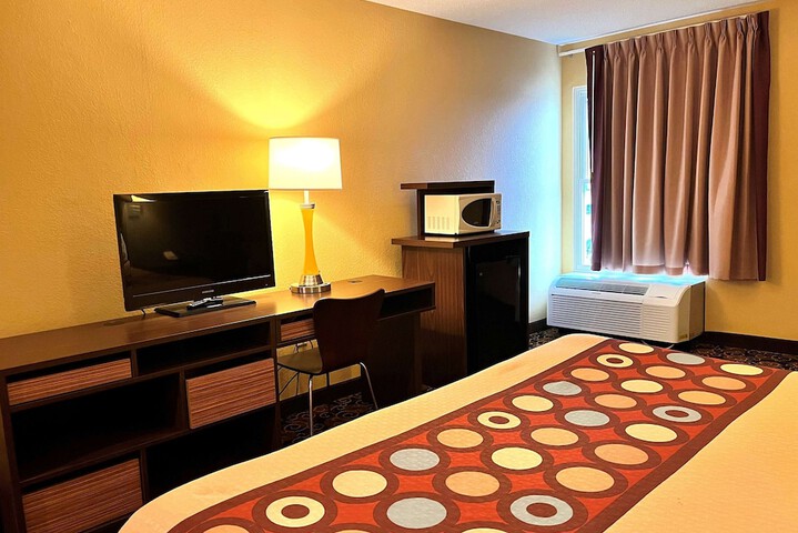 1 King Bed (4 of 12)