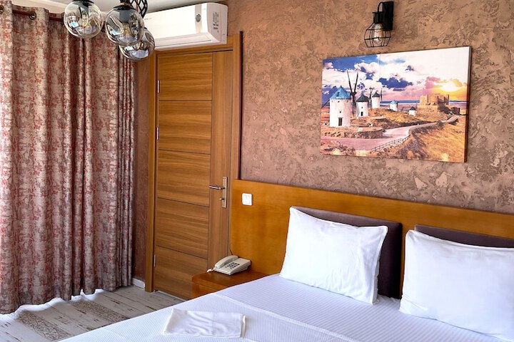 Room 4 of 80
