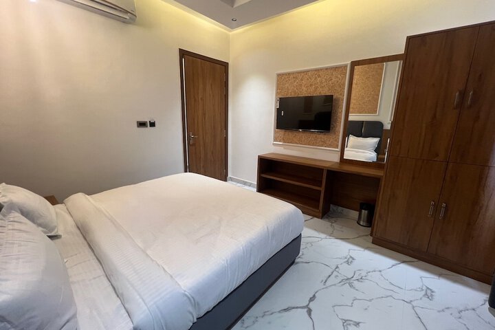 Room 12 of 22