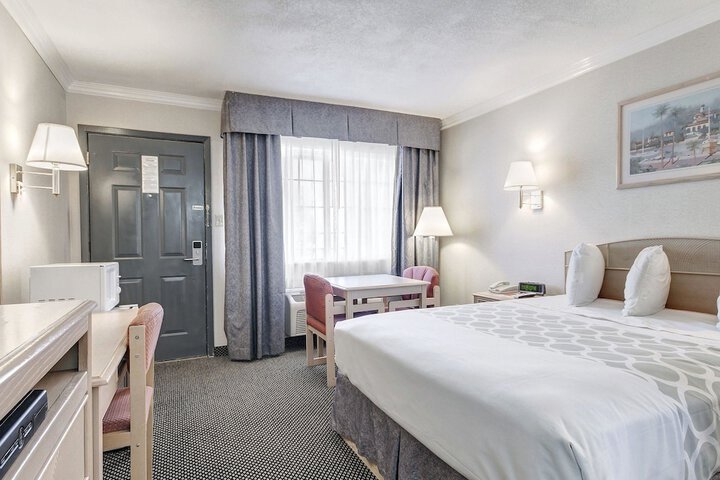Room 18 of 28